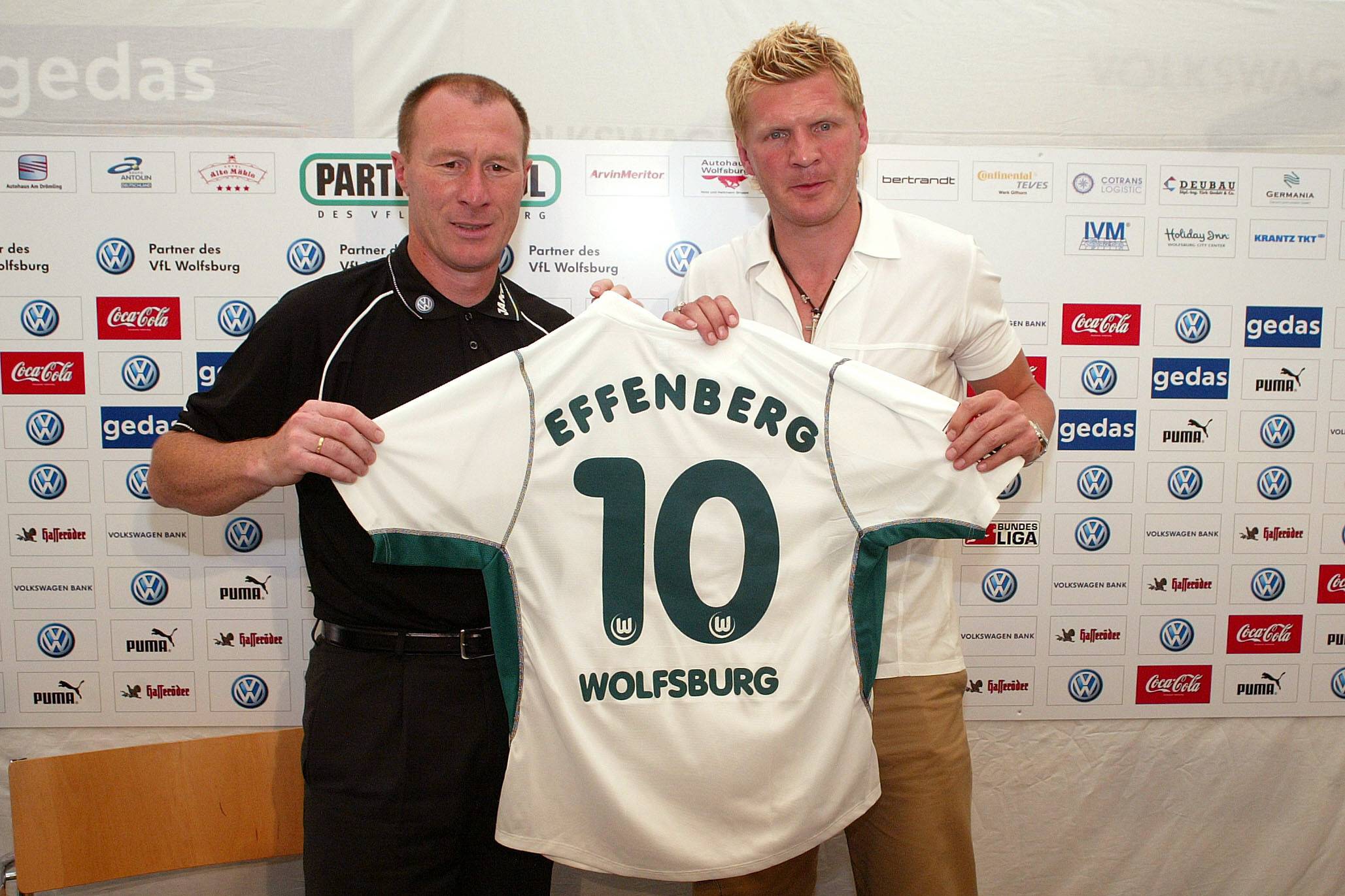 Stefan Effenberg wird in Wolfsburg vorgestellt — doch es klappt nicht. Foto: Imago Images